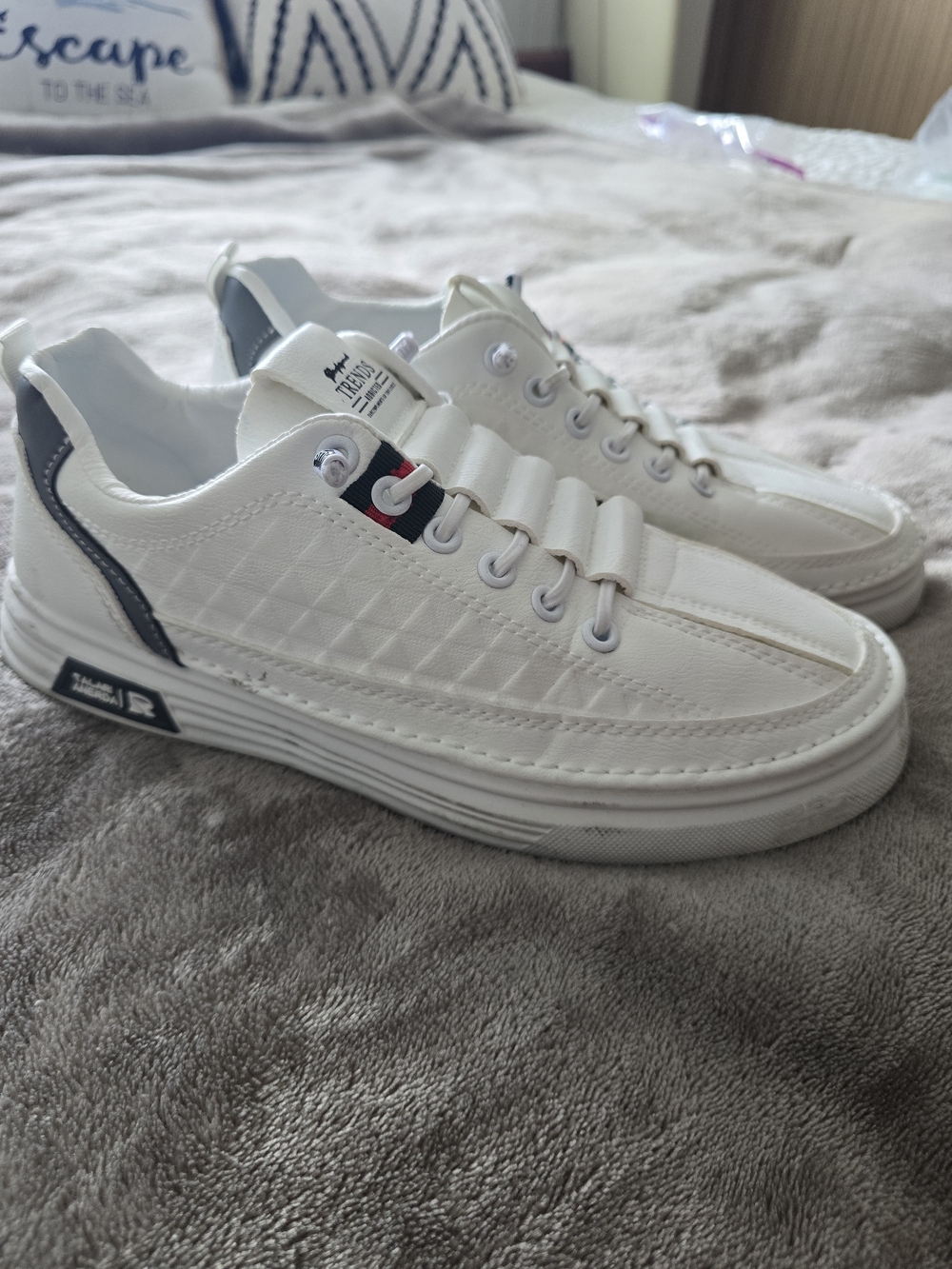 Men's White Casual Low-Top Sneakers